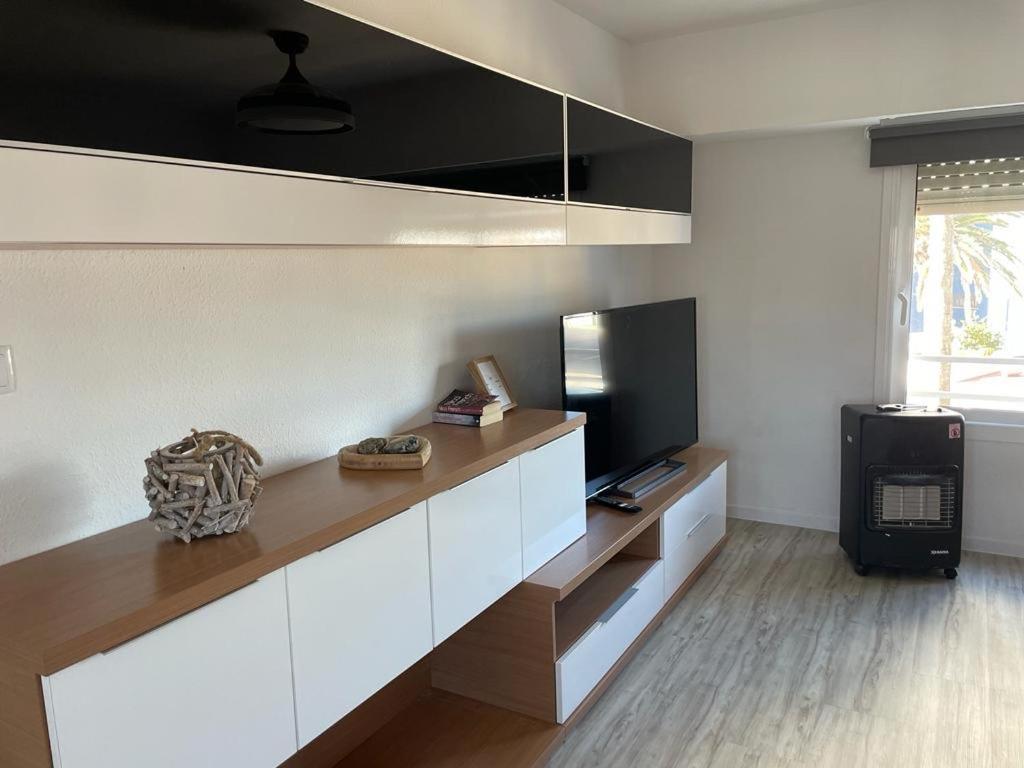 Apartamento En Complejo Residencial Con Piscina Y Garaje Frente Al Mar Валенсия Екстериор снимка