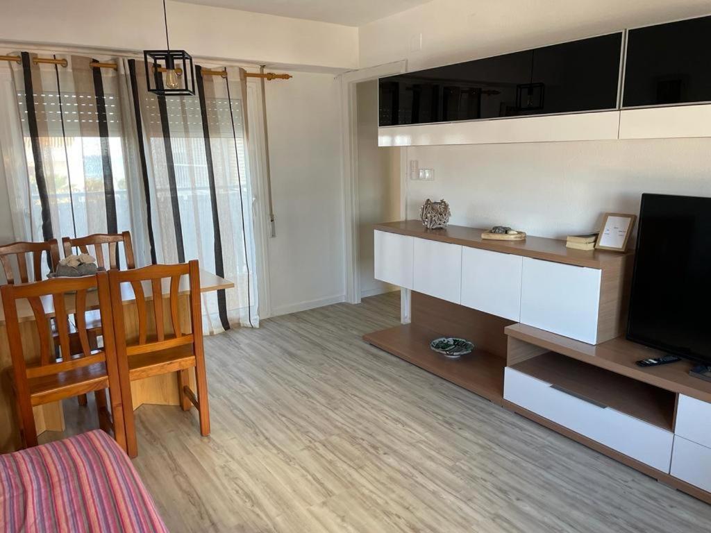 Apartamento En Complejo Residencial Con Piscina Y Garaje Frente Al Mar Валенсия Екстериор снимка