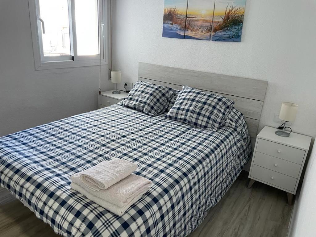 Apartamento En Complejo Residencial Con Piscina Y Garaje Frente Al Mar Валенсия Екстериор снимка
